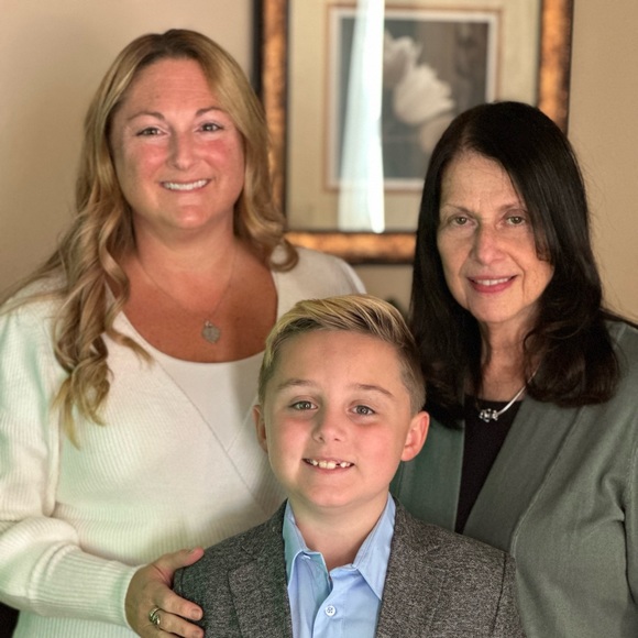 Welcome to my Closet! Thanks for stopping by. - Picture 8 of 17